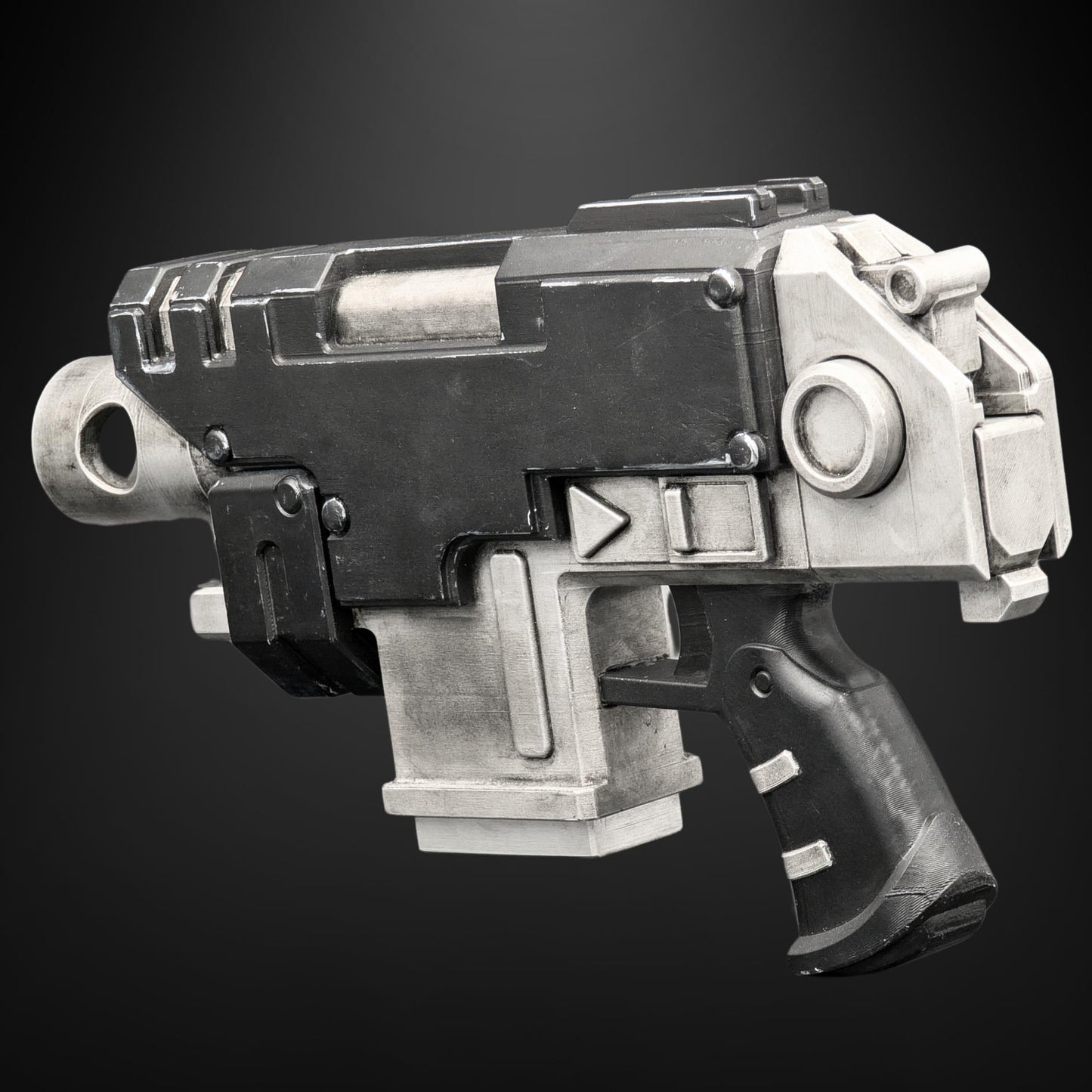 Warhammer 40K: Bolt Pistol - Prop or Cosplay